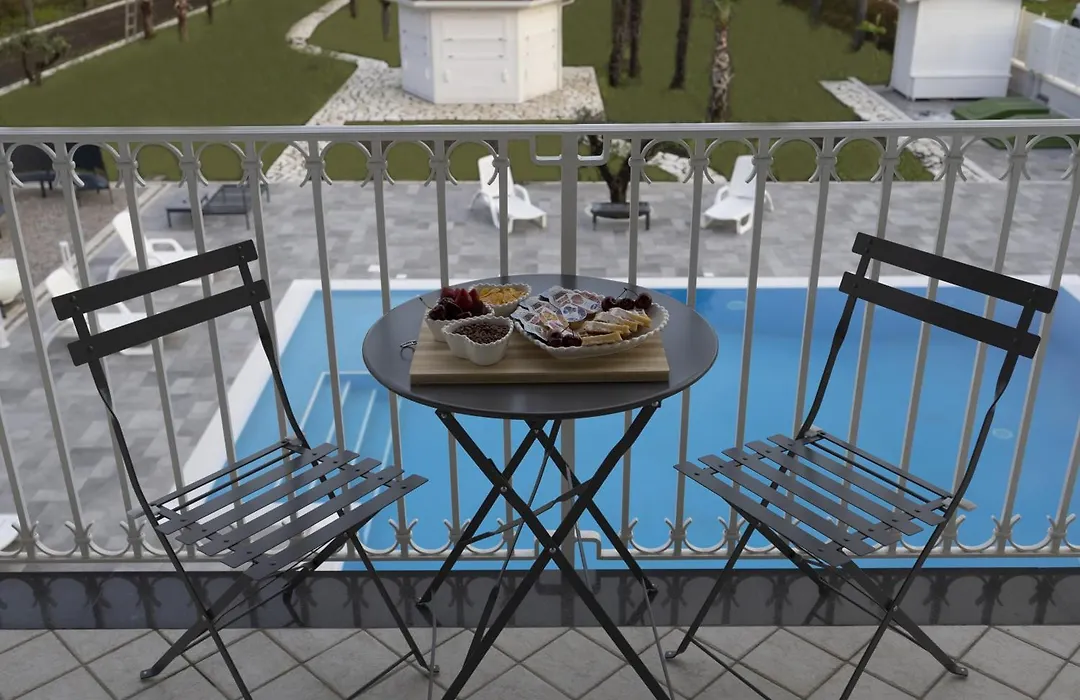 Rosy'S House-1